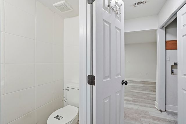 1636 E 1st Avenue, Crestview, FL 32539