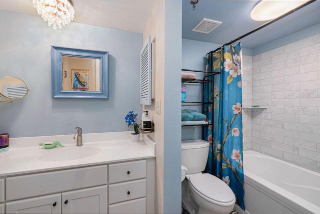 270 E Highland AVENUE #437, Milwaukee, WI 53202