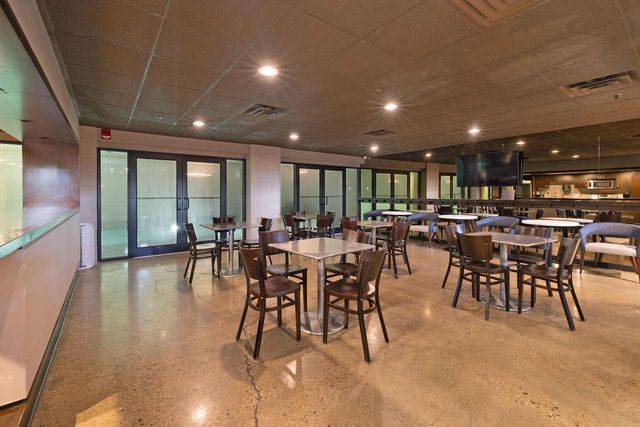 270 E Highland AVENUE #437, Milwaukee, WI 53202