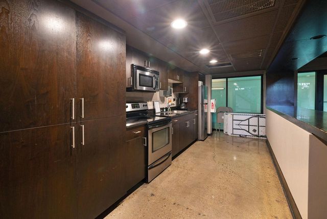 270 E Highland AVENUE #437, Milwaukee, WI 53202
