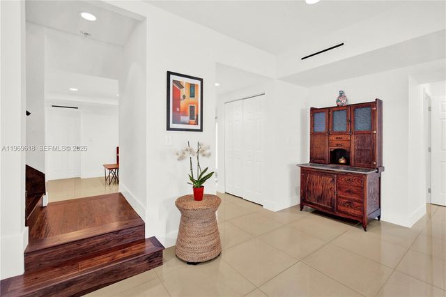 2006 SW 12th St, Miami, FL 33135