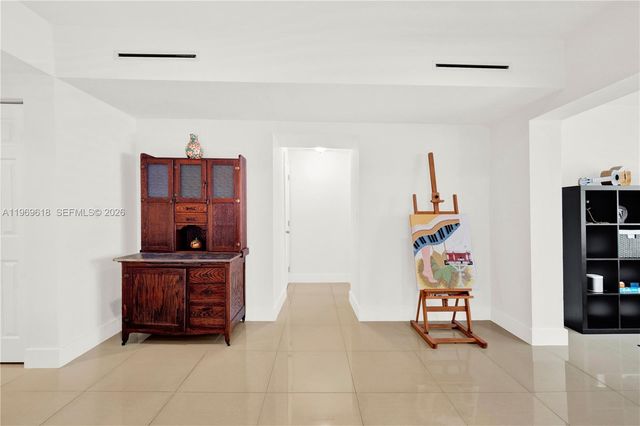 2006 SW 12th St, Miami, FL 33135