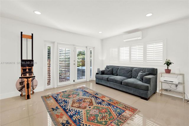 2006 SW 12th St, Miami, FL 33135