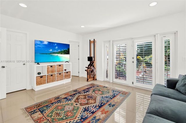 2006 SW 12th St, Miami, FL 33135