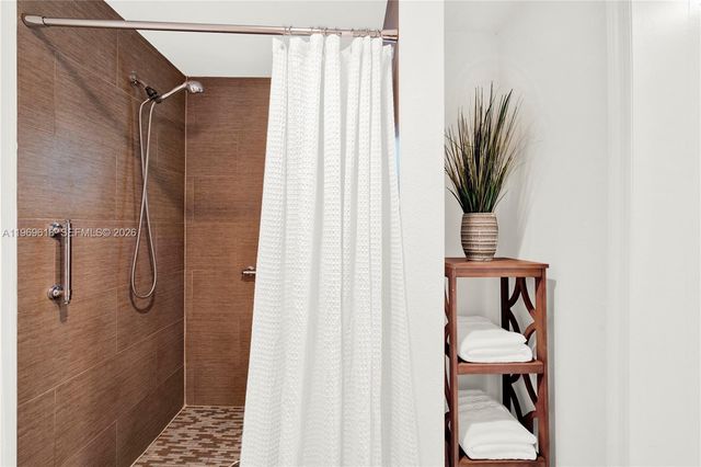 2006 SW 12th St, Miami, FL 33135