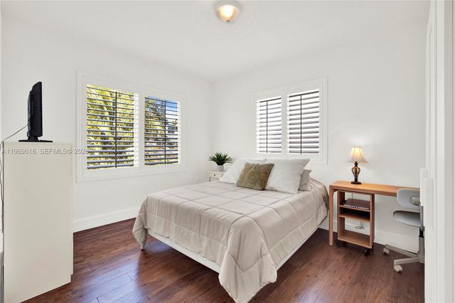 2006 SW 12th St, Miami, FL 33135