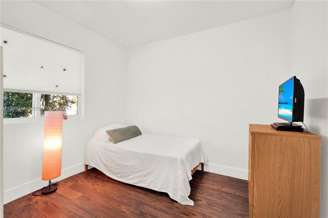 2006 SW 12th St, Miami, FL 33135