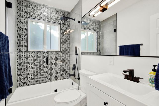 2006 SW 12th St, Miami, FL 33135