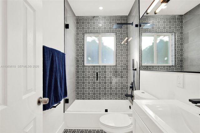 2006 SW 12th St, Miami, FL 33135