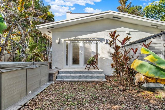 2006 SW 12th St, Miami, FL 33135