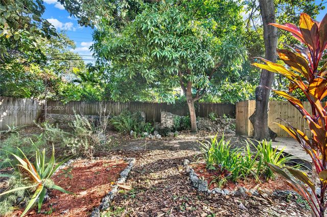 2006 SW 12th St, Miami, FL 33135