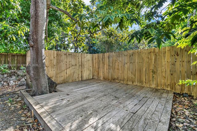 2006 SW 12th St, Miami, FL 33135