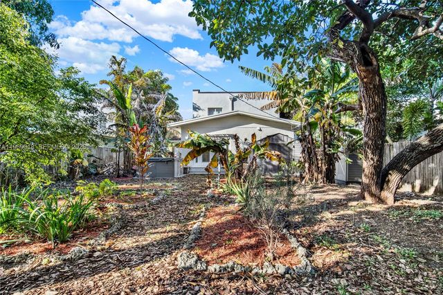 2006 SW 12th St, Miami, FL 33135