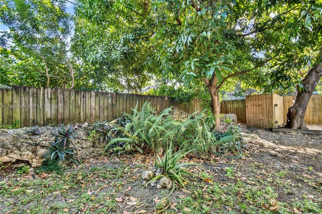 2006 SW 12th St, Miami, FL 33135