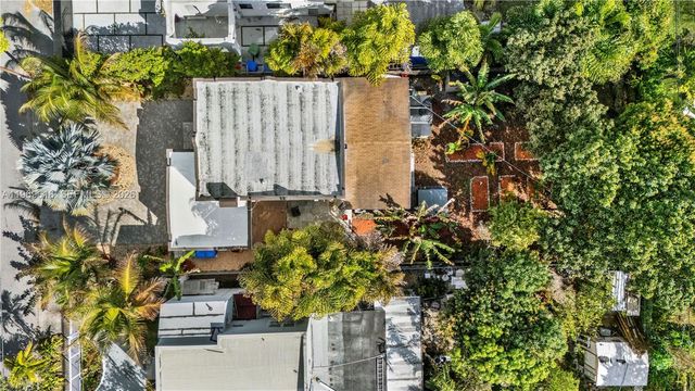 2006 SW 12th St, Miami, FL 33135