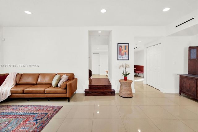 2006 SW 12th St, Miami, FL 33135