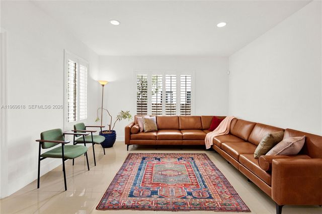 2006 SW 12th St, Miami, FL 33135