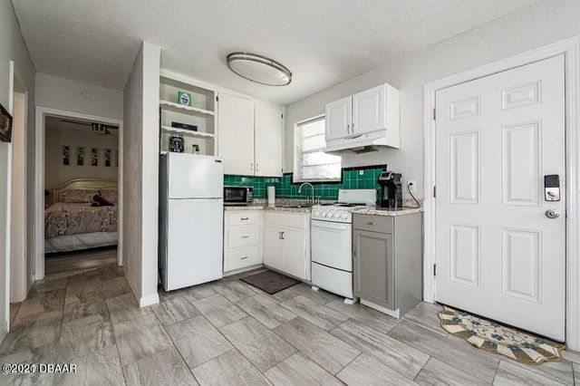 828 N Grandview Ave Apt 4, Daytona Beach, FL 32118