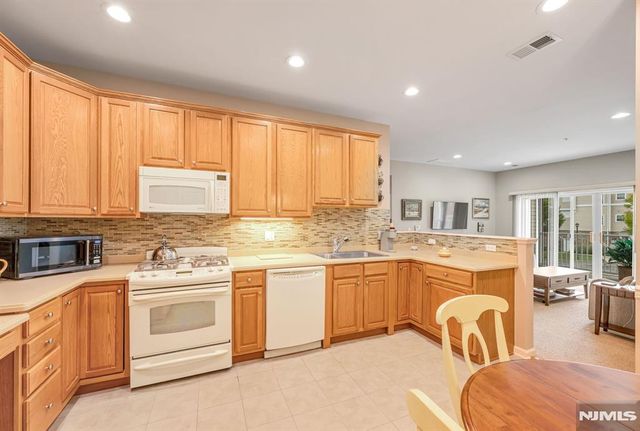 9116 Warrens Way, Wanaque, NJ 07465