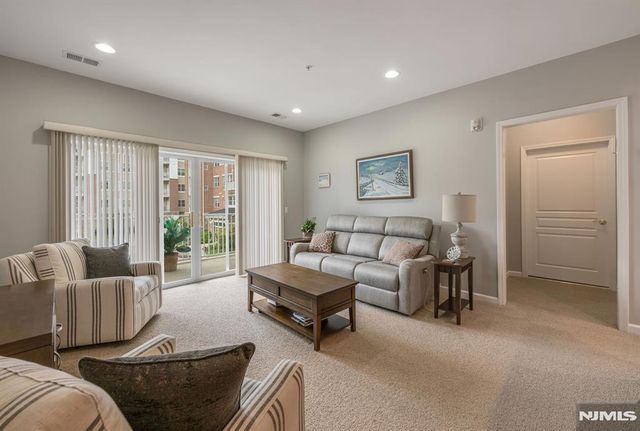 9116 Warrens Way, Wanaque, NJ 07465