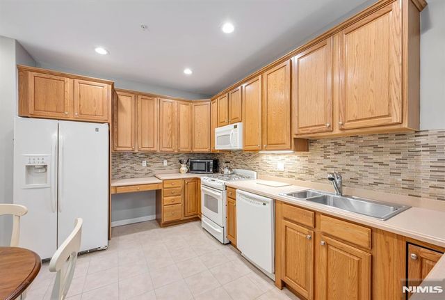 9116 Warrens Way, Wanaque, NJ 07465