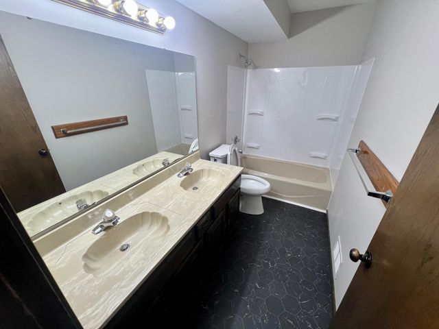 12209 24th Avenue S, Burnsville, MN 55337