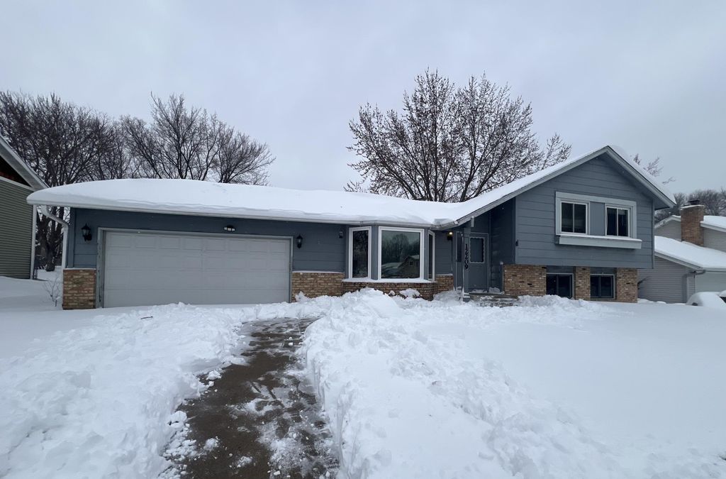 12209 24th Avenue S, Burnsville, MN 55337