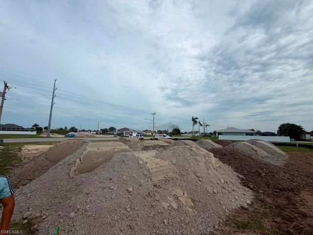 1003 Santa Barbara BLVD N, Cape Coral, FL 33993