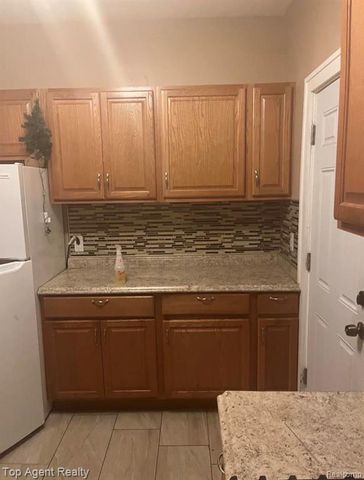 16215 Baylis Street, Detroit, MI 48221