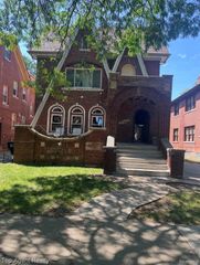 16215 Baylis Street, Detroit, MI 48221