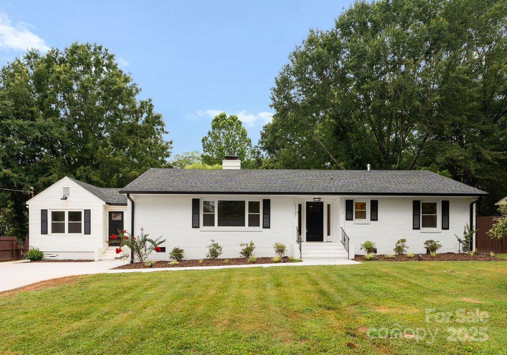 1121 S Edgemont Avenue, Gastonia, NC 28054