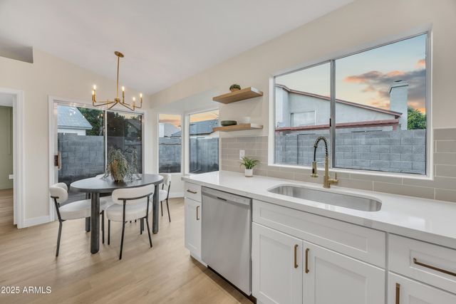 8830 W SAINT JOHN Road, Peoria, AZ 85382