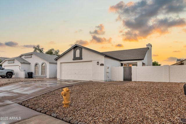 8830 W SAINT JOHN Road, Peoria, AZ 85382