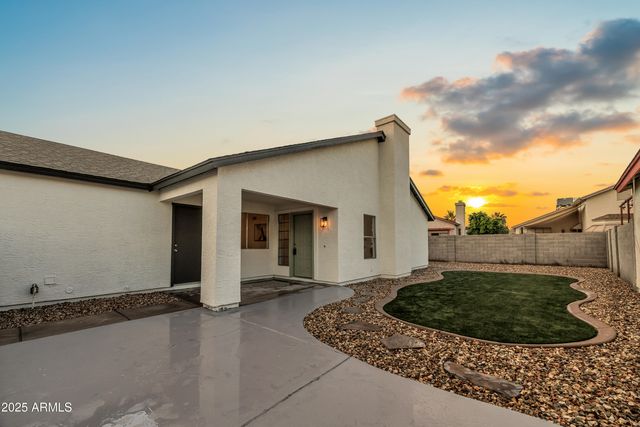 8830 W SAINT JOHN Road, Peoria, AZ 85382