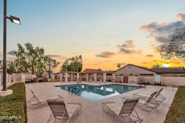 8830 W SAINT JOHN Road, Peoria, AZ 85382