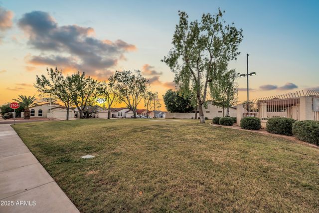 8830 W SAINT JOHN Road, Peoria, AZ 85382