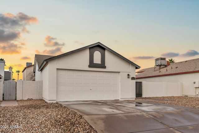 8830 W SAINT JOHN Road, Peoria, AZ 85382