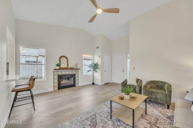 8830 W SAINT JOHN Road, Peoria, AZ 85382