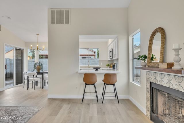 8830 W SAINT JOHN Road, Peoria, AZ 85382