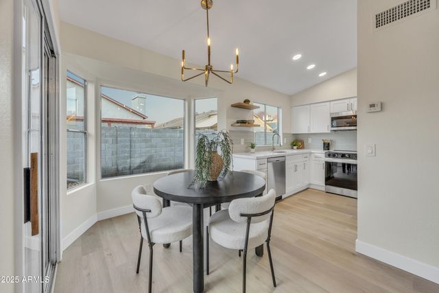 8830 W SAINT JOHN Road, Peoria, AZ 85382