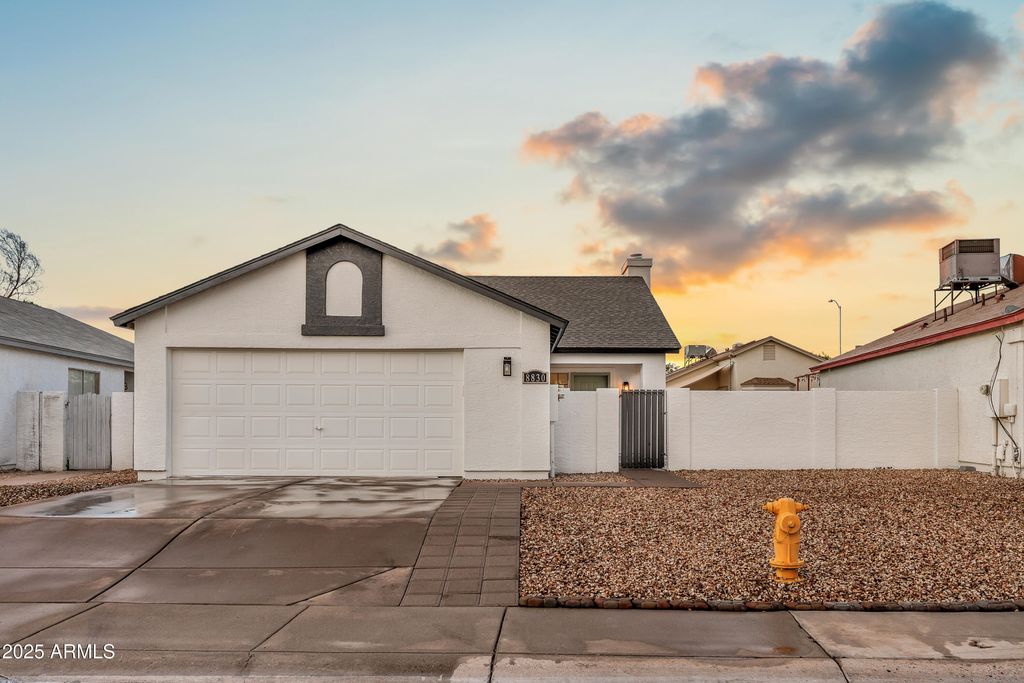 8830 W SAINT JOHN Road, Peoria, AZ 85382