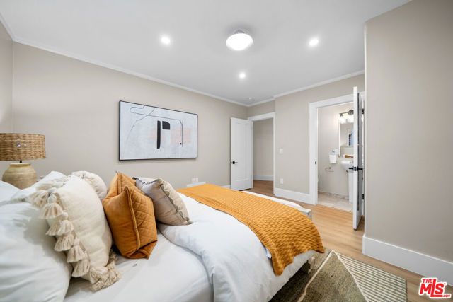 320 Westminster Avenue, Los Angeles, CA 90020