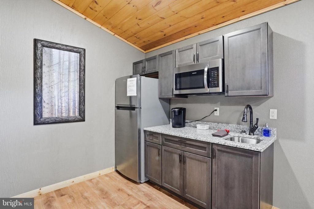 Image 3 of property listing at 27 GRANDVIEW BLVD, Mc Henry, MD 21541