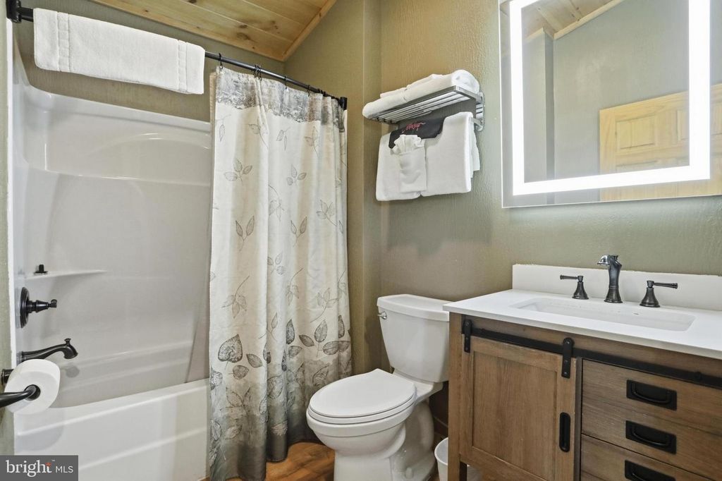 Image 4 of property listing at 27 GRANDVIEW BLVD, Mc Henry, MD 21541