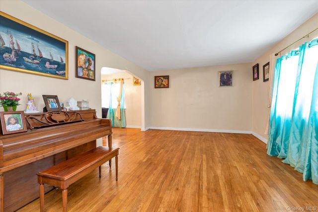 112 Ann Street, Valley Stream, NY 11580