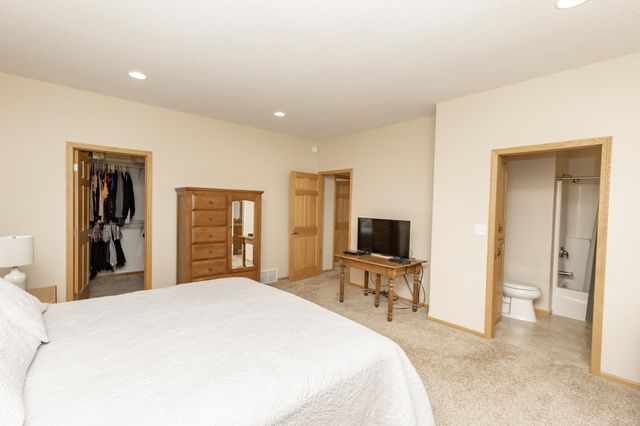 528 Prescott Lane, West Fargo, ND 58078