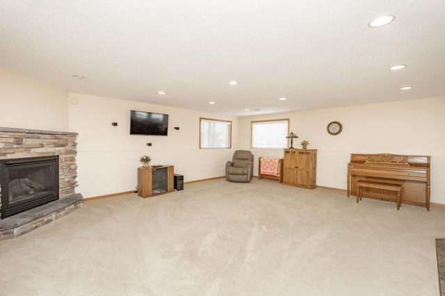 528 Prescott Lane, West Fargo, ND 58078