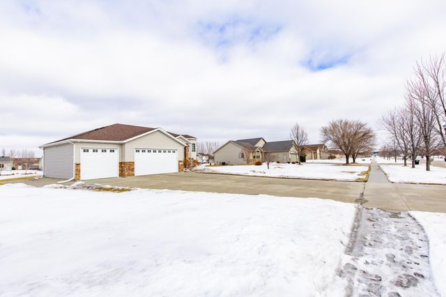 528 Prescott Lane, West Fargo, ND 58078