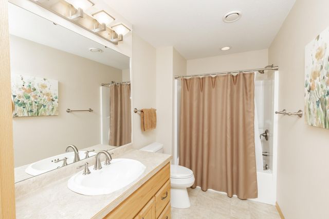 528 Prescott Lane, West Fargo, ND 58078