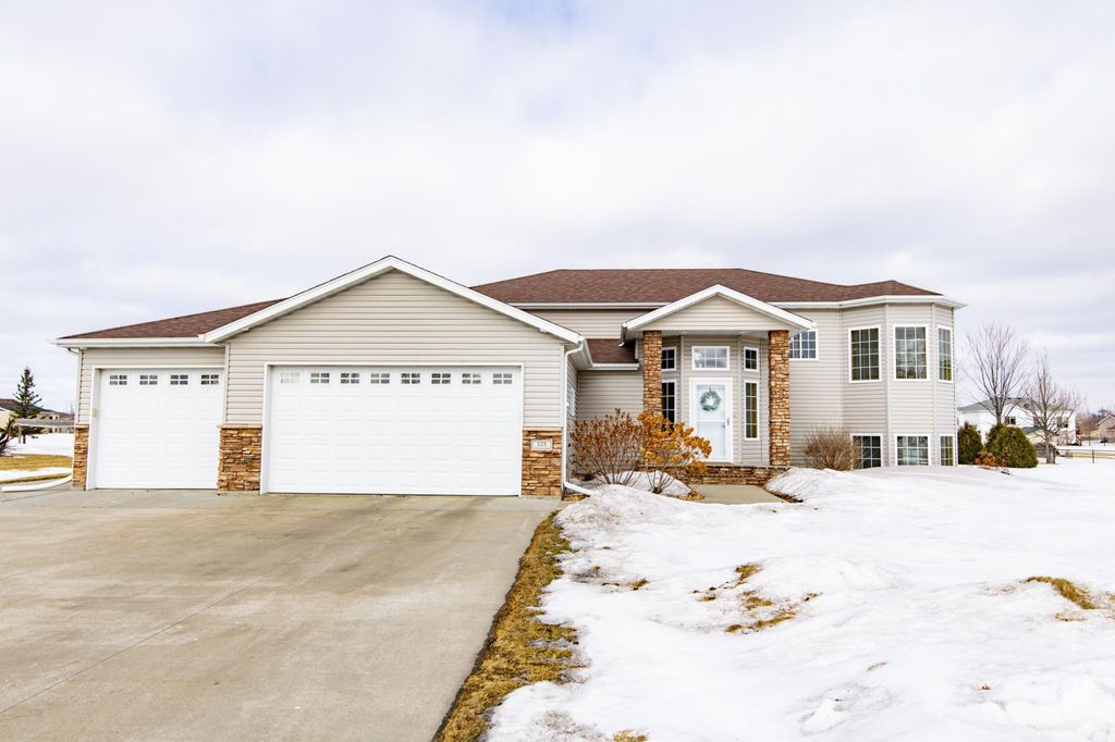 528 Prescott Lane, West Fargo, ND 58078